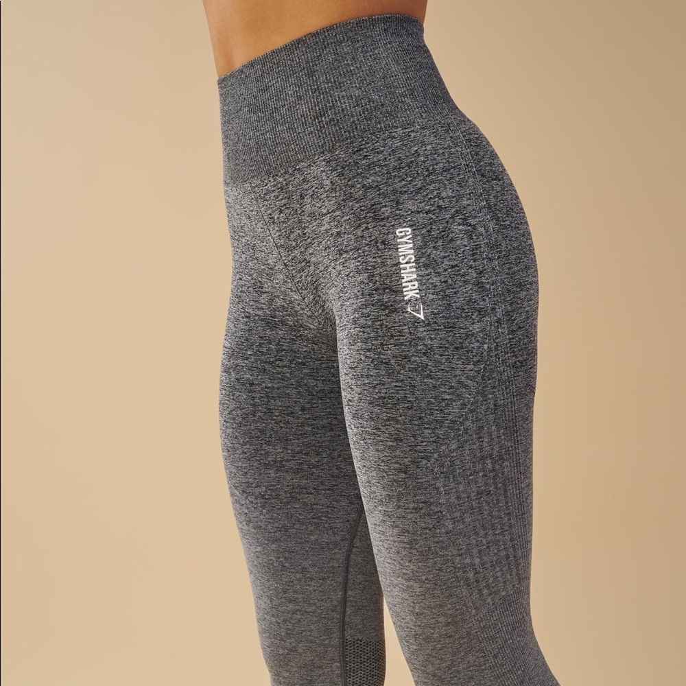 Gym shark leggings